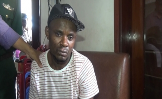 2 người Nigeria mang 14,7kg ma túy đá vào VN bị bắt giữ