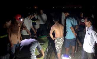 3 học sinh bị sóng cuốn ra biển, 2 nạn nhân thiệt mạng