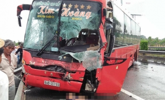 4 ôtô tông liên hoàn trên cao tốc TP.HCM - Trung Lương