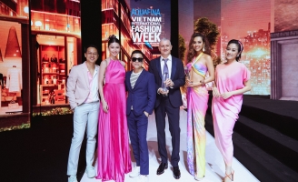 Á hậu Hoàng My nhận giải Best Dress Of Night