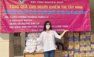 Á hậu Kim Duyên thăm hỏi và trao quà cho người khiếm thị tỉnh Tây Ninh