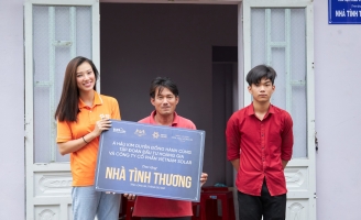 Á hậu Kim Duyên trao nhà tình thương cho học sinh nghèo vượt khó tại Long An