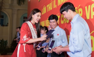 Á hậu Kim Duyên trở về trường cũ