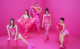 Á hậu Thủy Tiên khoe bộ ảnh cùng học trò Miss International Queen Vietnam 2023