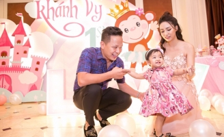 Á hậu Trà My và chồng đại gia mừng sinh nhật con gái