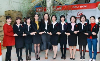 Á hoàng Nguyễn Thụy Oanh kêu gọi hỗ trợ học sinh sau lũ