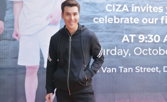  Á vương Quốc tế Hoàng Phi Kha nổi bật khi xuất hiện tại sự kiện