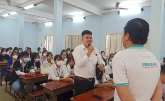 ABBANK đầu tư quỹ học bổng đồng hành cùng sinh viên ngành Tài chính Ngân hàng
