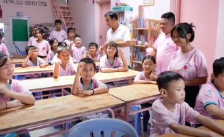 Ấm lòng lớp học 0 đồng của chàng trai quận 12