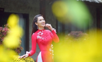 Anh Thư trẻ trung với áo dài của Minh Châu