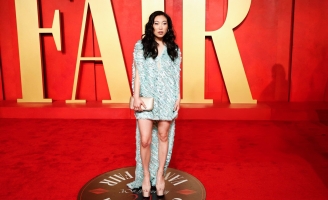 Awkwafina tự tin phô diễn chân thon trong mẫu váy gợi cảm của Công Trí