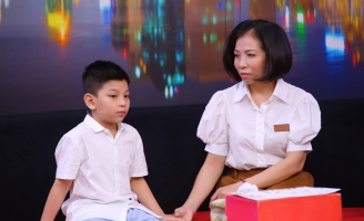 Ba qua đời vì điện giật, cậu bé 8 tuổi muốn thay ba bảo vệ mẹ
