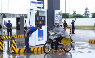 Bán xăng kiểu ‘cúi chào’ là lời cảnh tỉnh từ Nhật Bản