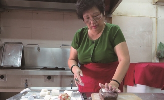 Bánh trung thu truyền thống Hà Nội chốt đơn hàng sớm