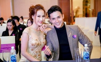 Bắt gặp Lâm Kỳ Nguyên - Trường Thịnh “tay trong tay” tham dự sự kiện 