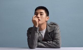 Bất ngờ với MV phong cách trắng đen của Juun Đăng Dũng