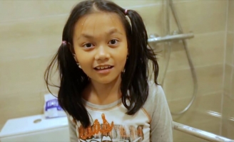 Bé Bào Ngư khiến bố Yên Lam giật mình với hành động cực bẩn trong nhà vệ sinh