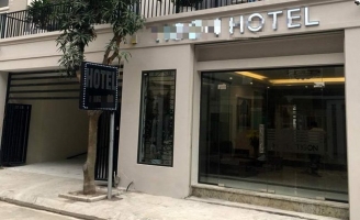 Bé gái 14 tuổi bị chú rể xâm hại rồi ép uống thuốc tránh thai