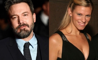 Ben Affleck và bạn gái vừa ly hôn chồng công khai hẹn hò