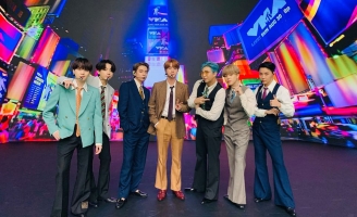 BTS hé lộ cuộc sống sau ánh hào quang trong phim ‘Break The Silence: The Movie’