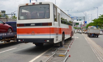 Buộc phá dỡ toàn bộ dải phân cách kém chất lượng