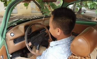 Bước ra từ khách sạn, bố lặng người trước tiếng gọi của con gái 4 tuổi