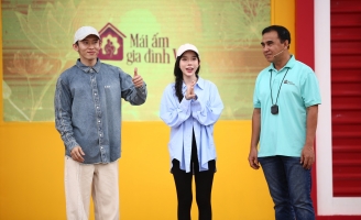 Ca sĩ Kay Trần, ca sĩ LyLy và các mạnh thường quân dành những phần quà ý nghĩa cho trẻ mồ côi