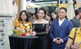 Cao Mỹ Kim dự khai trương với hình tượng nữ doanh nhân