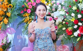 Cao Mỹ Kim gây chú ý tại sự kiện với đầm hở vai