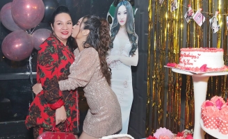 Cao Mỹ Kim hạnh phúc trong sinh nhật lần thứ 27