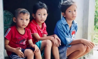 Cha đột quỵ qua đời để lại 3 con nhỏ mồ côi cho ông bà nội già yếu