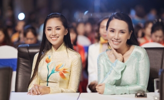 Châu Ngọc Bích diện áo dài tại chương trình “Giao lưu văn hóa, nghệ thuật các nước ASEAN mở rộng”