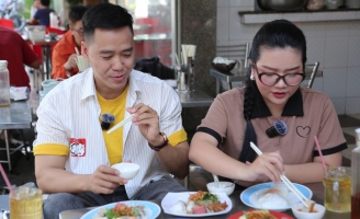 Chen Ru Lu mời Bỏng Ngô Mario khám phá mì gọt độc đáo quận 11