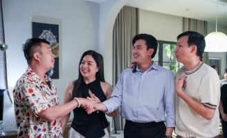 “Chị Ngã Em Nâng” công bố poster chính thức: hé lộ hai cặp đôi tình – thân đầy sóng gió