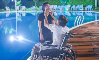 “Chị Ngã Em Nâng” hé lộ cảnh quay dưới nước kịch tính, hé mở câu chuyện gia đình đầy xúc động