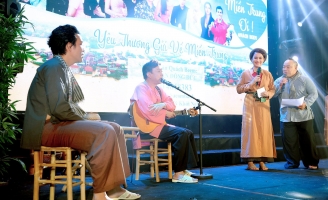 Chí Tài và dàn sao hát quyên góp 2,5 tỷ đồng hỗ trợ người dân miền Trung