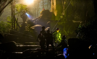 Chiến sĩ quả cảm tập 4: Nghẹt thở giữa rừng sâu và con tàu cháy trên sông Sài Gòn