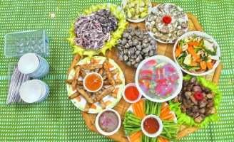 Chồng sửng sốt vì tài nấu ăn của cô vợ chuyên tạo 'thảm họa' trong bếp