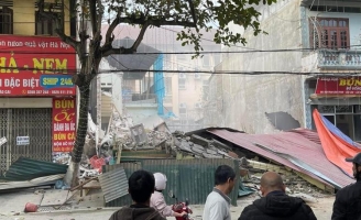 Chủ công trình đào móng làm sập nhà 3 tầng của hàng xóm: Sẽ xây lại nhà cho nạn nhân