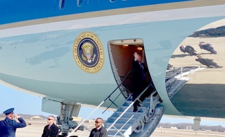 Chuyên cơ chở Tổng thống Mỹ vượt Đại Tây Dương sang Việt Nam