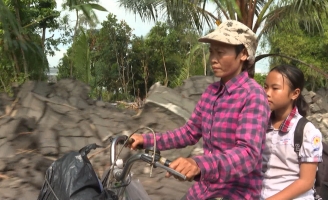 Chuyến Xe Nhân Ái: Người mẹ đơn thân “một mình” lam lũ nuôi con ăn học