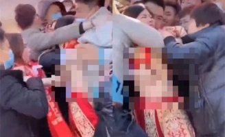 Cô dâu bị sàm sỡ công khai ngay trong đám cưới, thái độ của chú rể gây phẫn nộ tột cùng