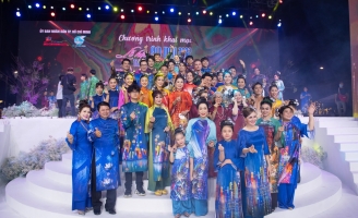 Con gái út Ánh Vy lần đầu diễn thời trang cùng Trịnh Kim Chi 