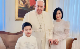 Con trai Đan Trường diện kiến Đức Giáo Hoàng FRANCIS