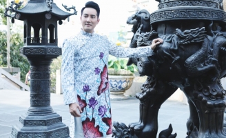 Cùng NTK Việt Hùng, Ca sĩ Phi Hùng tôn vinh áo dài Việt