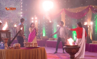 Cứu người yêu cũ của chồng, cô gái xinh đẹp bị bà nội đẩy vào nhà chứa