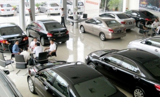 Đại gia ôtô lỗ nặng: Đóng showroom đi bán nước ngọt, quần áo
