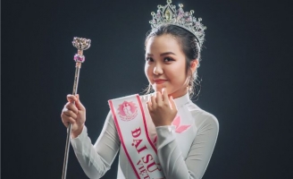 Bảo Nghi gây bất ngờ khi xuất hiện cùng vương miện và quyền trượng của Đại sứ áo dài Việt Nam