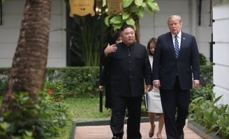 Đàm phán Trump - Kim kéo dài, bữa trưa, lễ ký đều bị huỷ