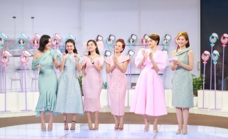 Dàn chị em tiết lộ sở thích táo bạo trong phòng ngủ